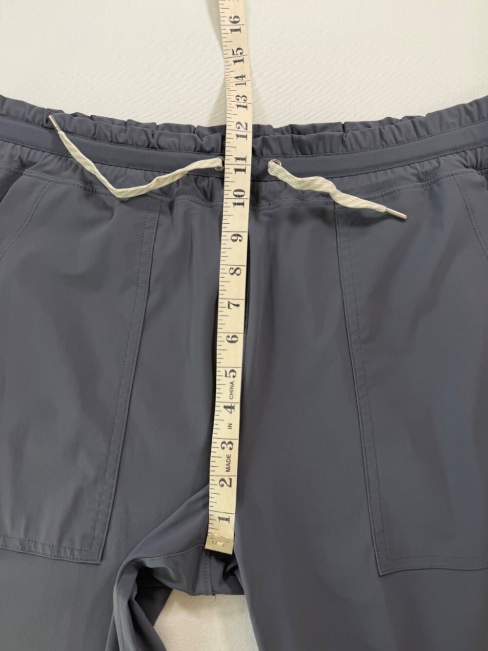 Vuori Miles Jogger in Gray Size Large - Picture 7 of 10